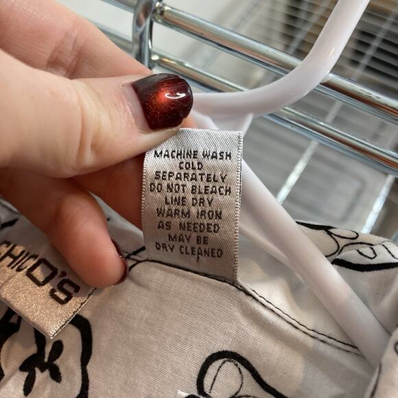 Chico's Women's White Black Art To Wear Floral Button Up Blouse Size 3 XL Boho - Picture 6 of 12